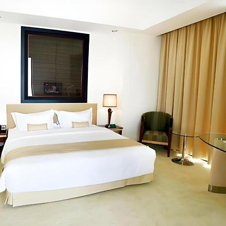 Sintesa Peninsula Hotel Manado Dış mekan fotoğraf