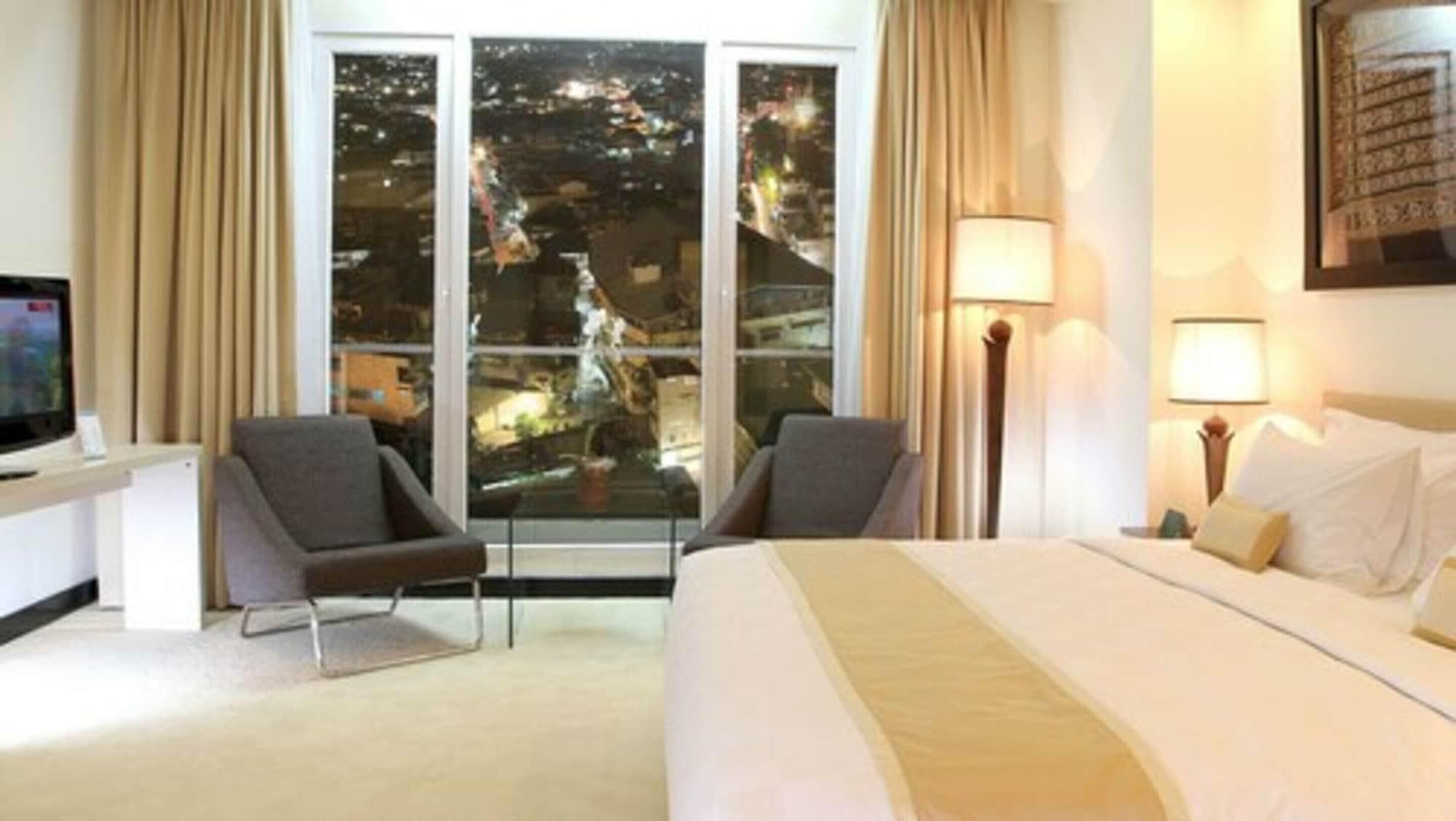 Sintesa Peninsula Hotel Manado Dış mekan fotoğraf