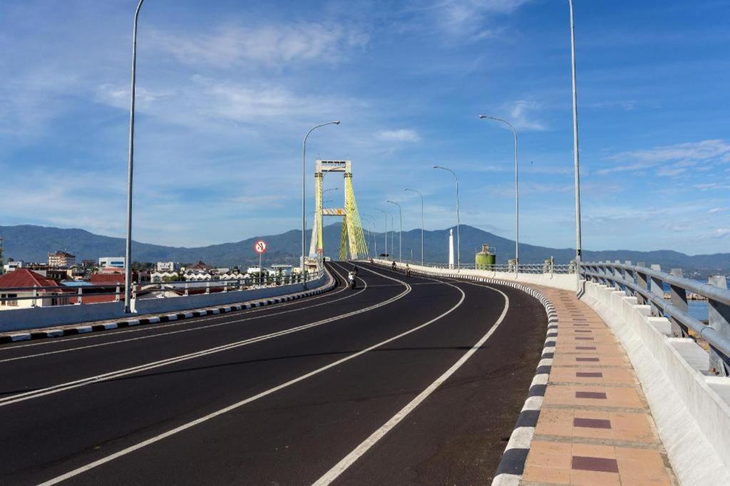 Sintesa Peninsula Hotel Manado Dış mekan fotoğraf