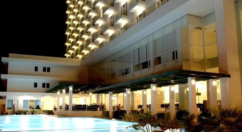 Sintesa Peninsula Hotel Manado Dış mekan fotoğraf