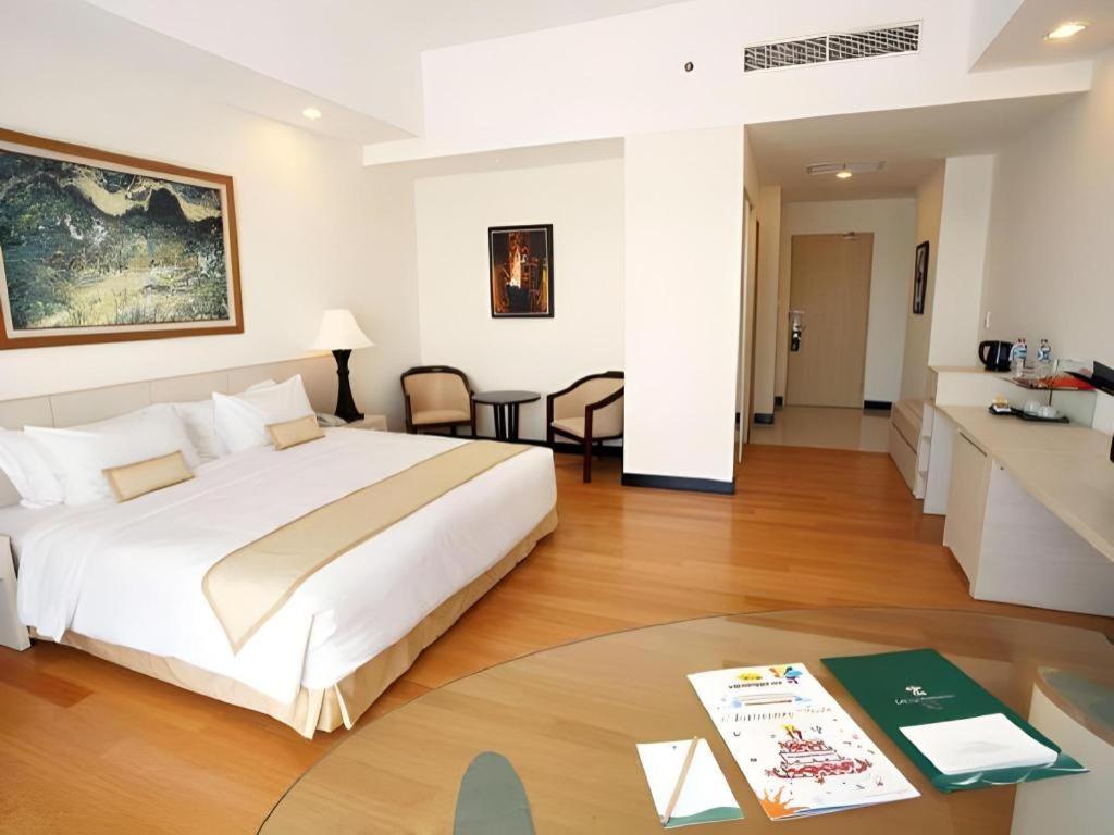 Sintesa Peninsula Hotel Manado Dış mekan fotoğraf