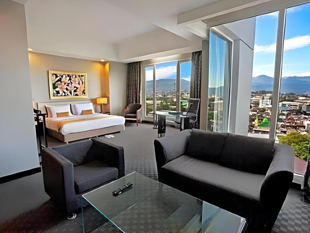 Sintesa Peninsula Hotel Manado Dış mekan fotoğraf
