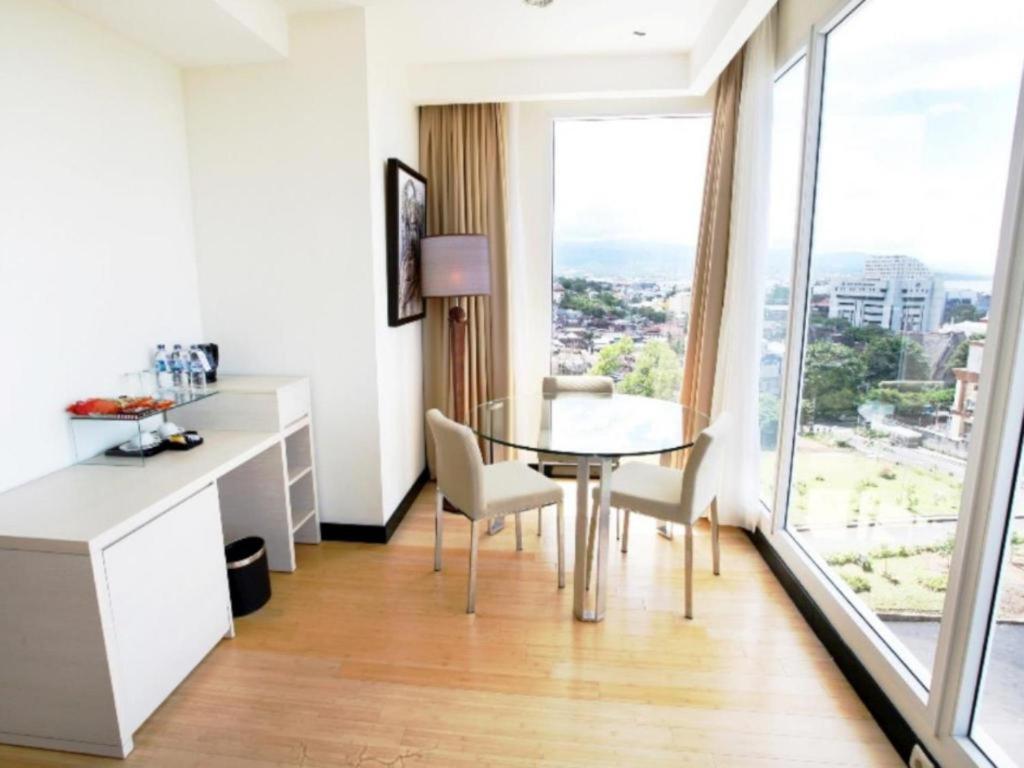 Sintesa Peninsula Hotel Manado Dış mekan fotoğraf