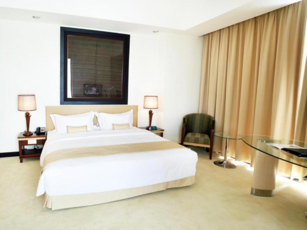 Sintesa Peninsula Hotel Manado Dış mekan fotoğraf