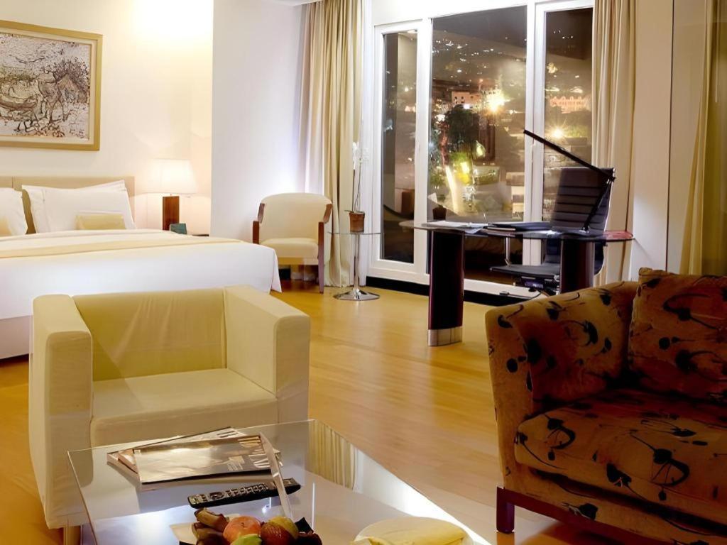 Sintesa Peninsula Hotel Manado Dış mekan fotoğraf